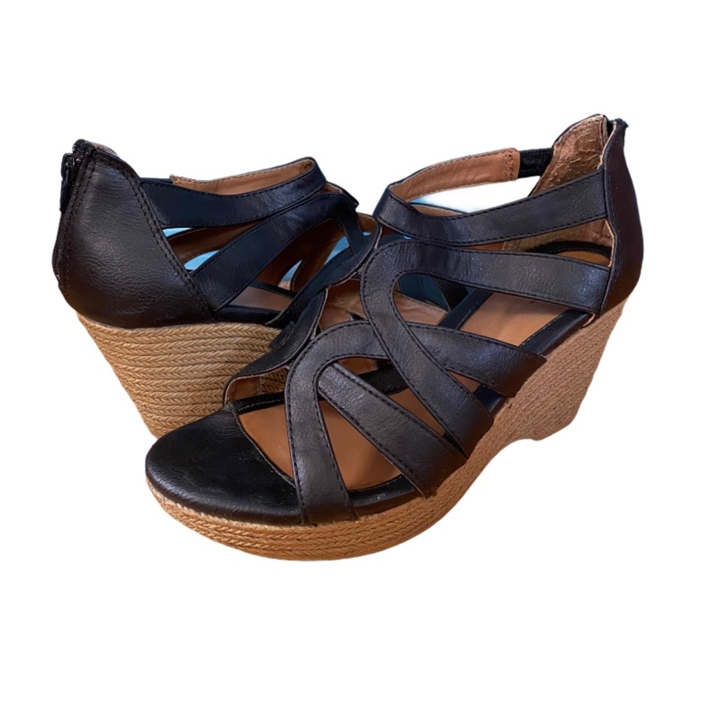 Black wedges